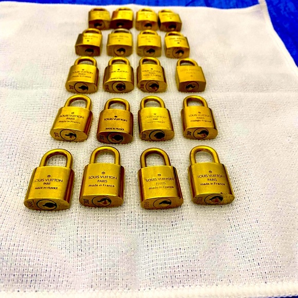 Louis Vuitton Padlock 🔒 - Picture 4 of 6